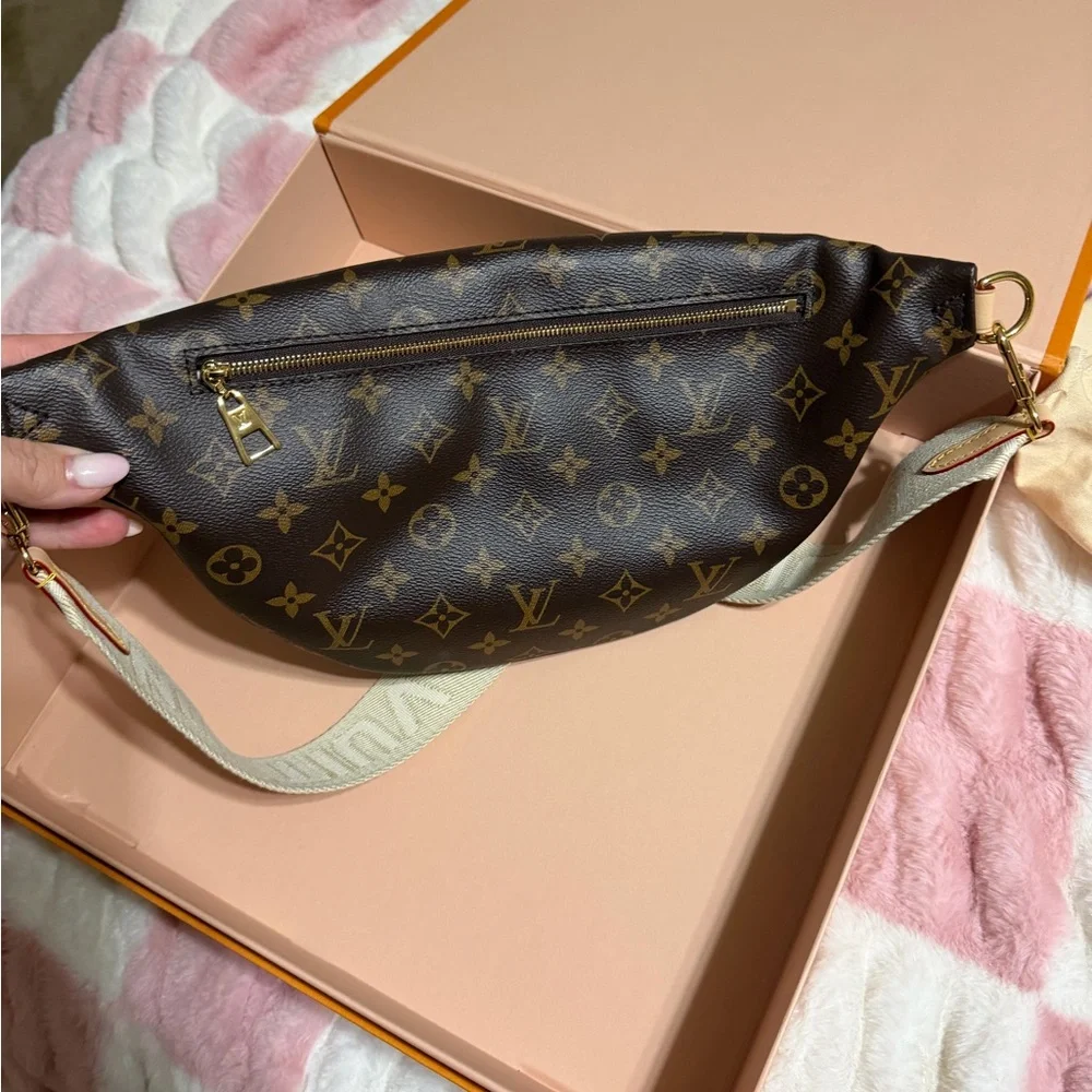 Louis Vuitton Brown and Tan Monogram High Rise Bumbag - Picture 3 of 10